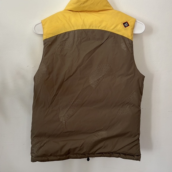 Women’s Volcom Snowboarding Vest - Picture 8 of 12
